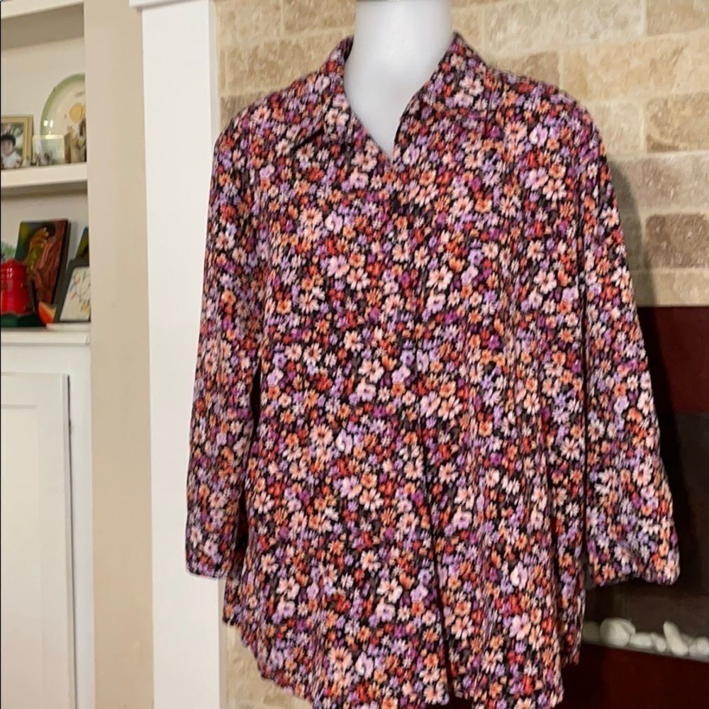 Croft & Barrow ladies floral top.